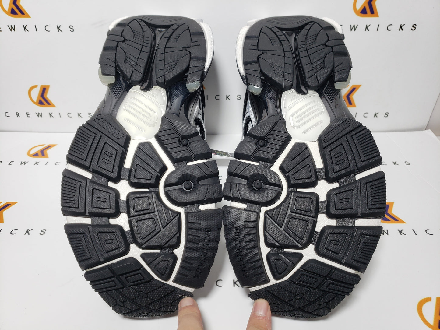 BALENCI Runner Sneaker Black White - image 6