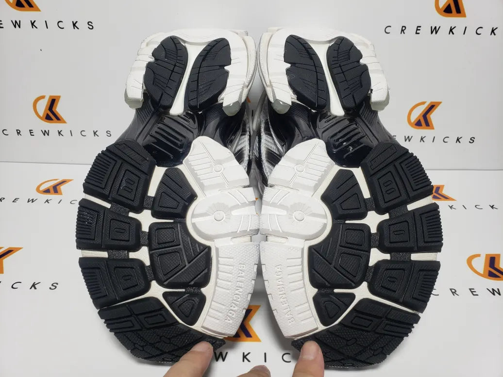 BALENCI Runner Sneaker Gradient White Black - image 6